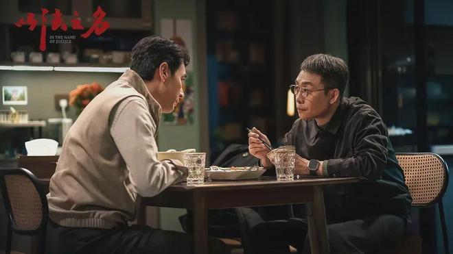 电视剧全网热度榜《扫毒风暴》跌至第二第一热度高达7702(图3)