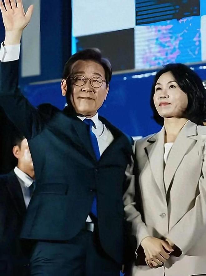 新韩国第一夫人金惠景火了！性格社恐容貌出