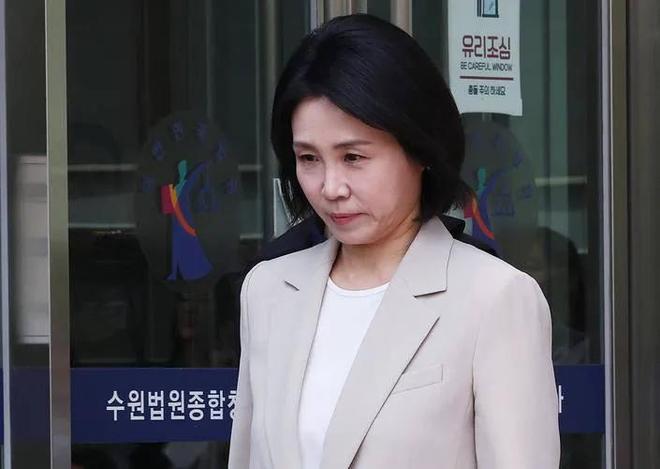 新韩国第一夫人金惠景火了！性格社恐容貌出众和李在明相亲认识(图7)