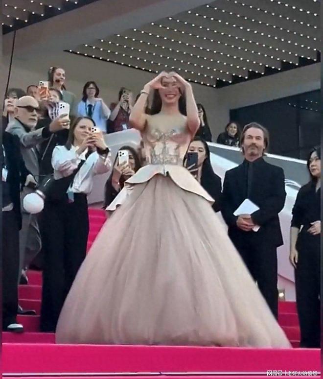 戛纳国际电视剧节金智秀斩获MadameF