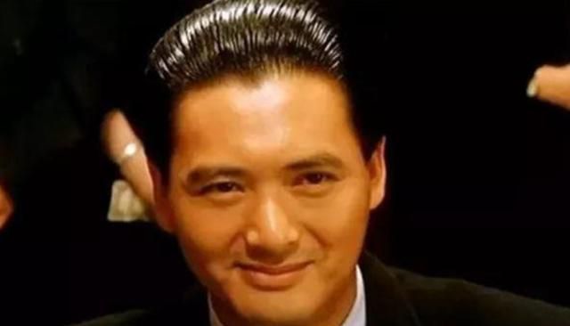 TVB昔日男神母亲离世消瘦散心无人认出逛街险被行人撞到(图1)