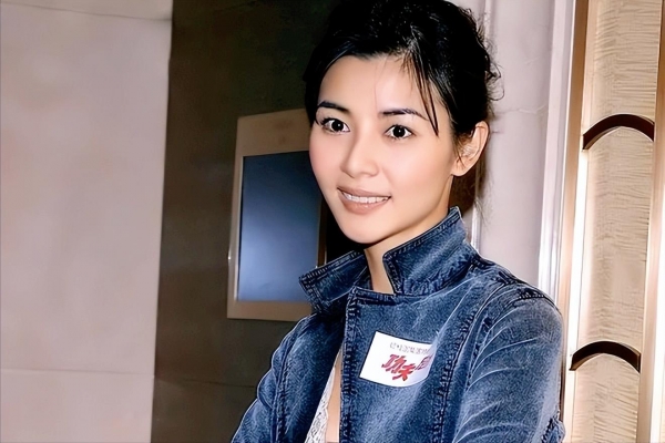 回顾：32岁被出轨40岁嫁大佬港剧都不如她的人生精彩(图5)