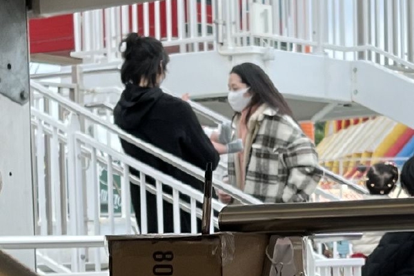 少萝扒开腿让人桶爽