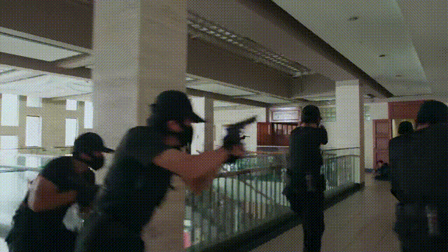 全是震撼！《执法者们》25集结局：戴祖福劫法庭黑警雷学森中枪(图12)