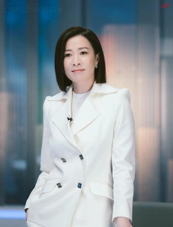 热播第1没想到8月还没过完这剧成了今年港剧最大的黑马(图1)