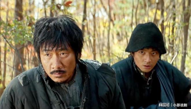 《归队》热播：胡军李乃文演绎小人物抗战史诗八棵松下誓言看哭(图3)