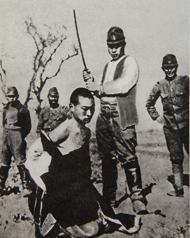 别被电视剧骗了！这才是日本鬼子真实的样子目光都透着凶残！(图9)