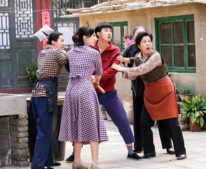 总局收视榜：《利剑·玫瑰》第八《归队》第二第一实至名归(图9)