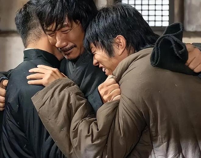 总局收视榜：《利剑·玫瑰》第八《归队》第二第一实至名归(图16)