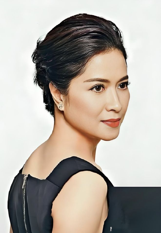 60岁邵美琪近照曝光腮帮子消失瘦成纸片人网友赞：逆龄生长(图7)