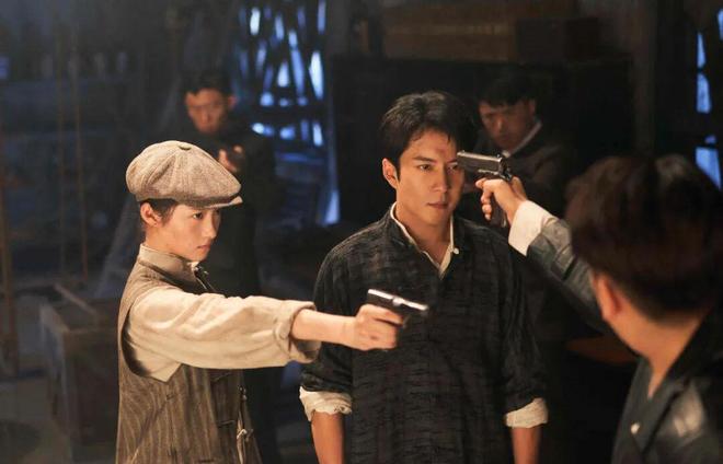 关晓彤韩东君“入戏”潜行谍战剧《梅花红桃》广东卫视今晚开播(图3)