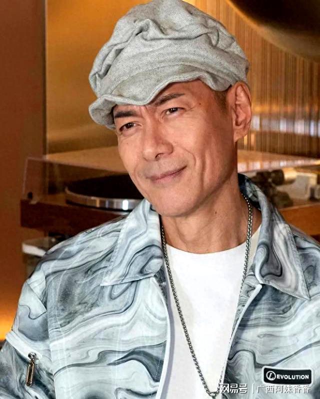 江华重现《九五至尊》经典造型零违和感一原因拒演电影寻秦记