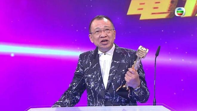 TVB重映经典作《使徒行者2》纪念许绍雄好友赞其顾家疼爱老婆拆解为何叫“Benz雄”(图8)