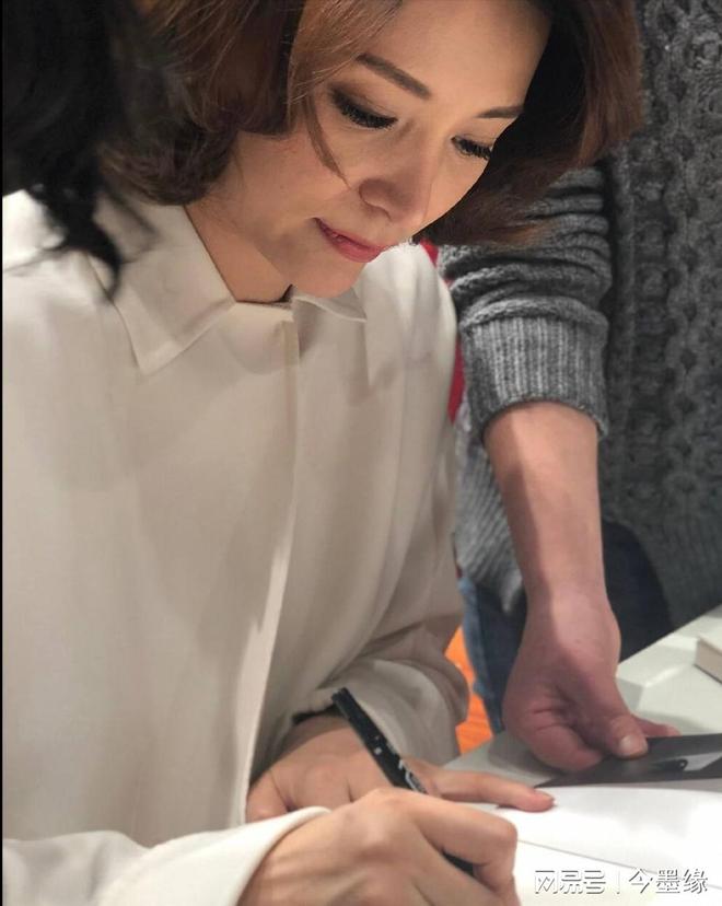 惊天大瓜！董卿美国生子真相骗了大家十年？比电视剧还狗血！(图4)