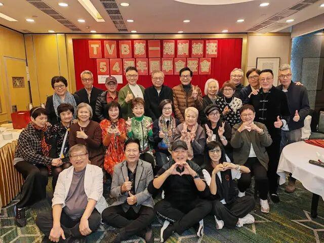 TVB第一期艺训班演员聚会70岁资深女星罕现身获赞冻龄有术(图2)