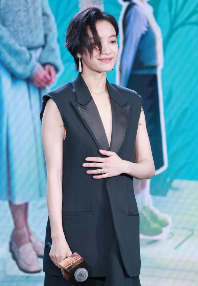 倪妮惊艳短发曝光！2026电视剧片单发布会现场气场全开！(图4)