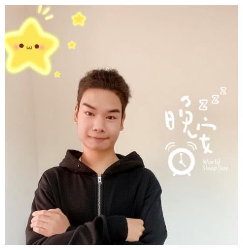 发际线男孩小吴走红后已还清50万欠款 现在想改(图1)